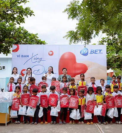 Hình ảnh đa dạng các trò chơi cá cược như lucky88 thể thao, bắn cá, slot, đá gà.